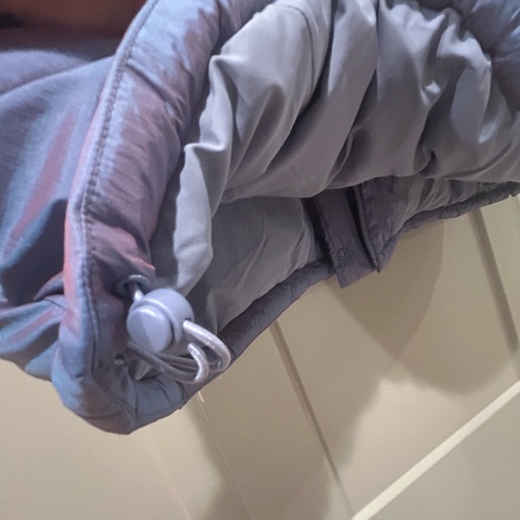 Lululemon Women’s Wunder Puff Cropped Vest | Iridescent Blue | 12 - Picture 7 of 8